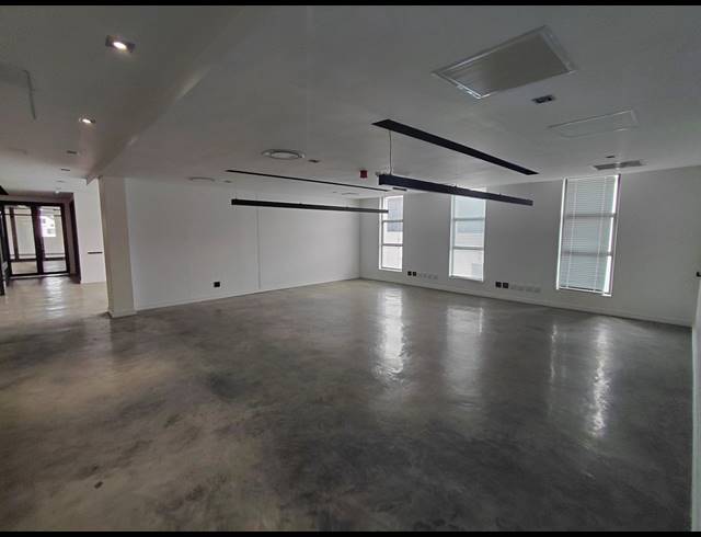2,590M² OFFICE TO LET IN BRYANSTON